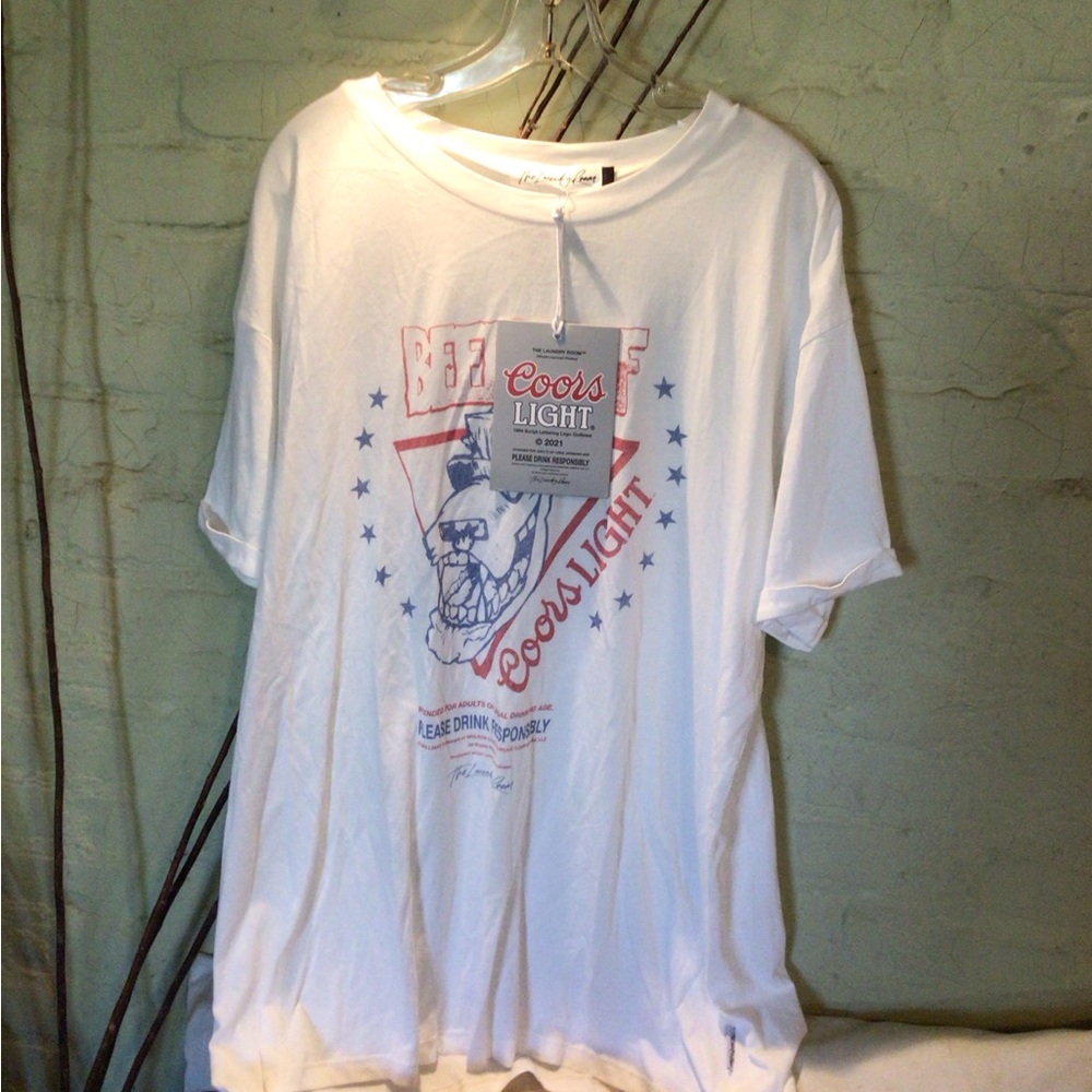 NEw! The Laundry Room Coors wolf tee